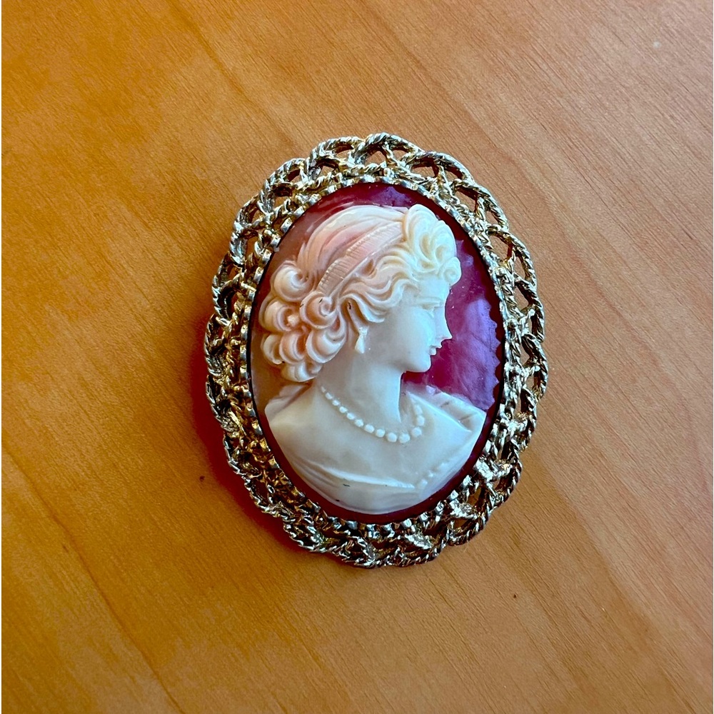 Vintage Cameo Brooch